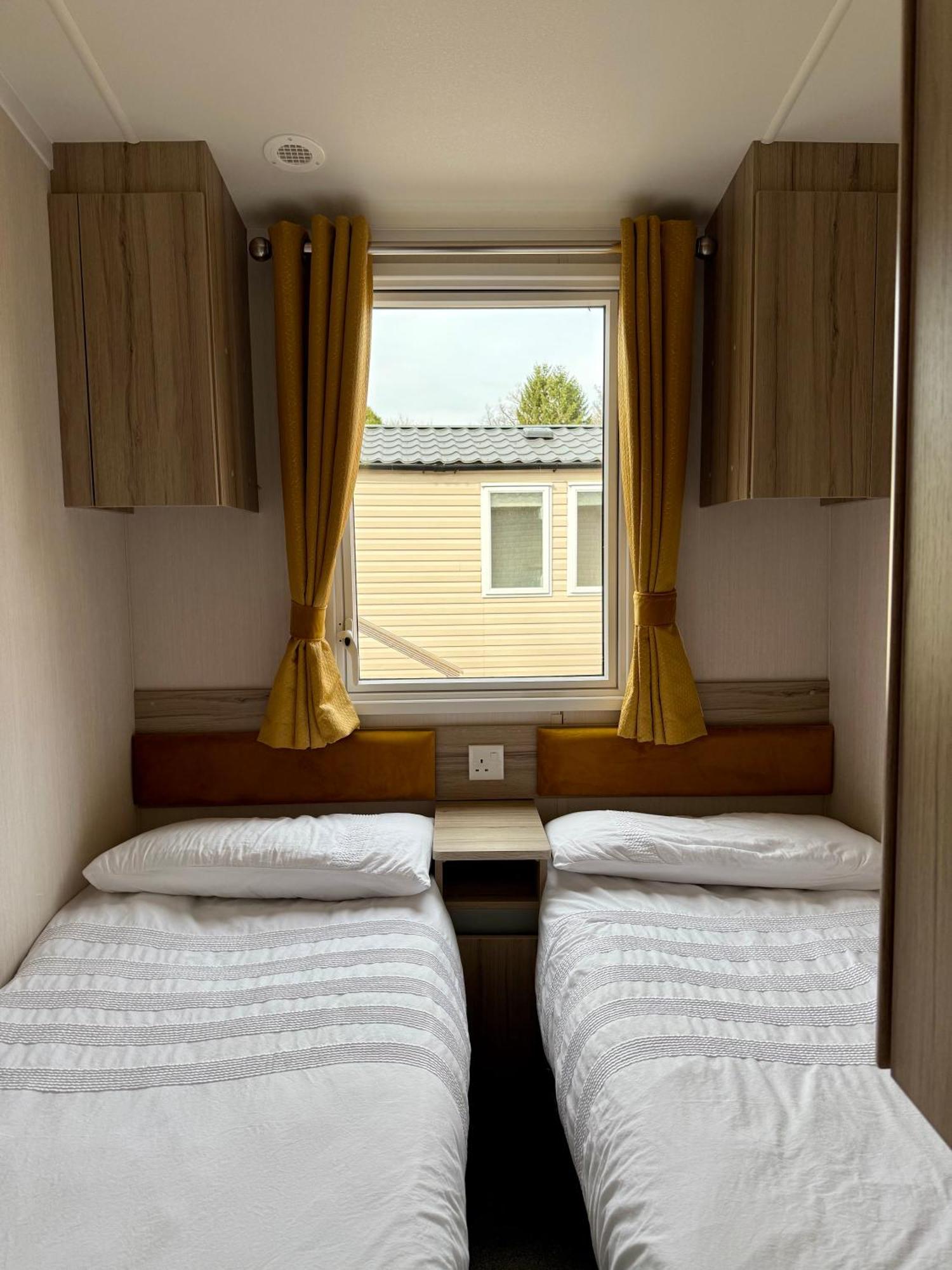 The Trout Van - Beautiful, Luxury Static Caravan Aberlour Exteriör bild